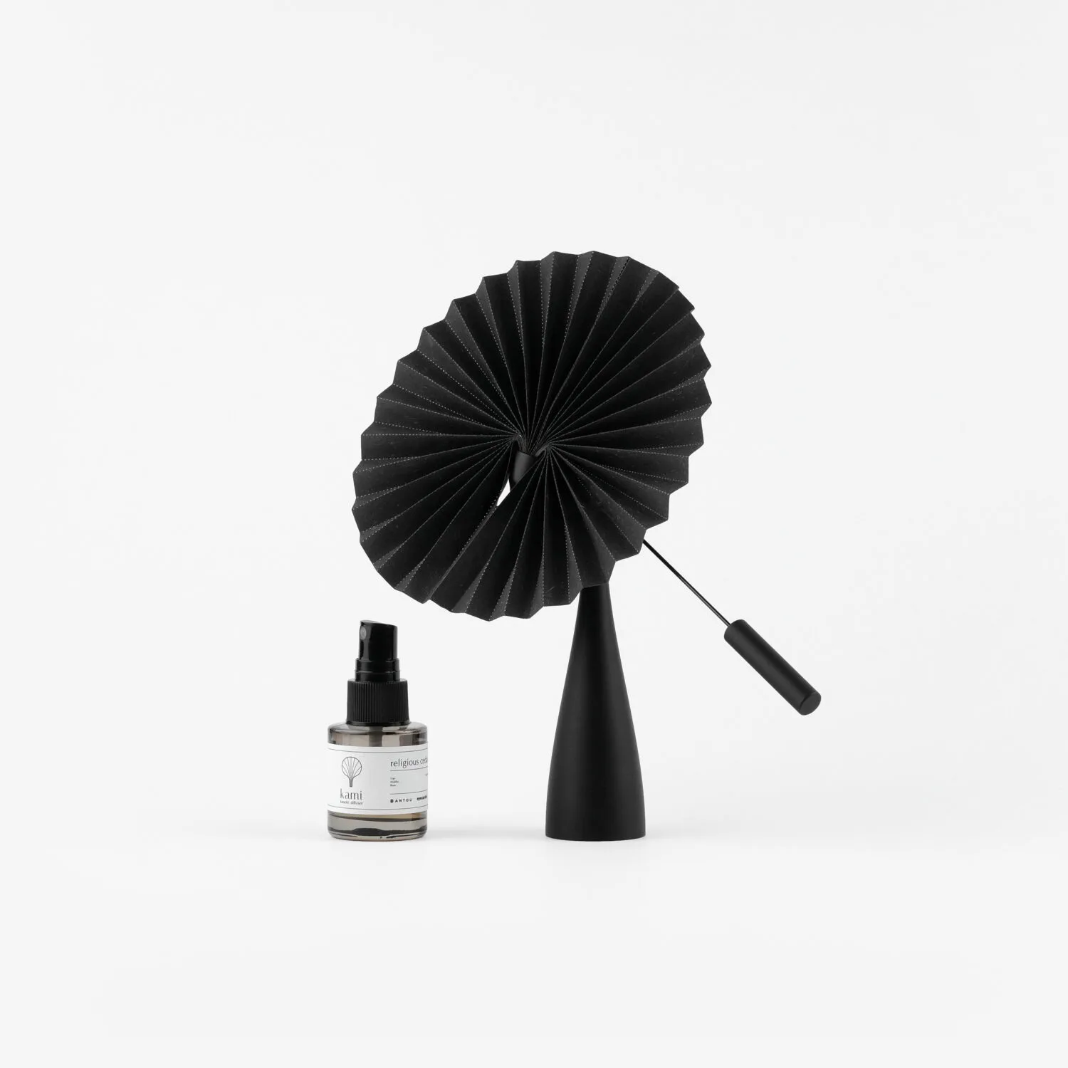 Kami kinetic diffuser / Signature scent set